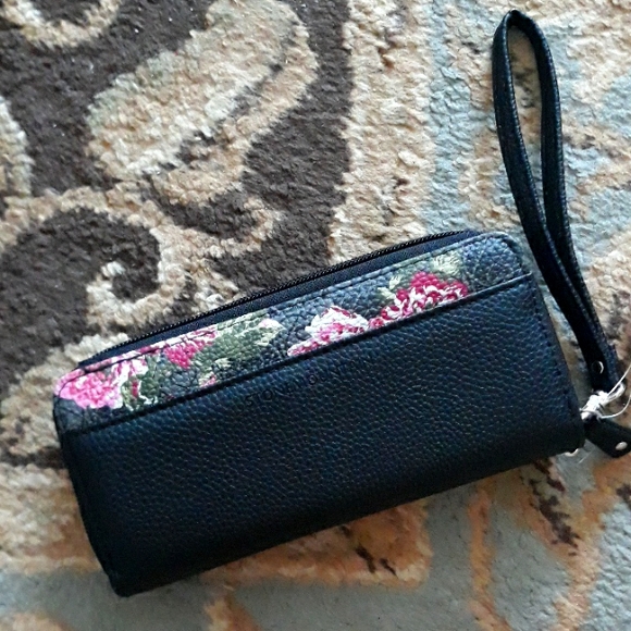 2x*Host Pick*Stone Mountain pretty bonded leather wristlet